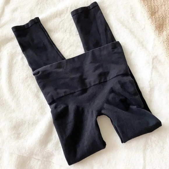 Spanx black “look at me” seamless high rise crop leggings - Picture 3 of 9